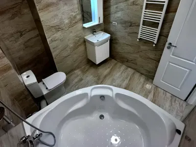 baie de lux cu jacuzzi inchiriere apartament Sector 5 București